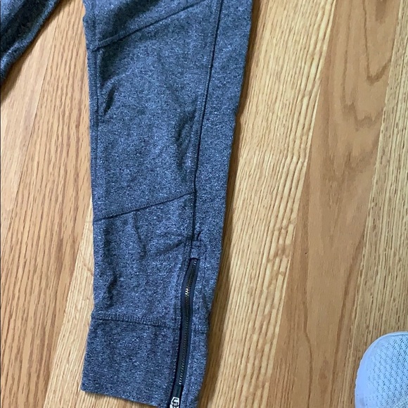 Calvin Klein leggings! - Picture 2 of 5